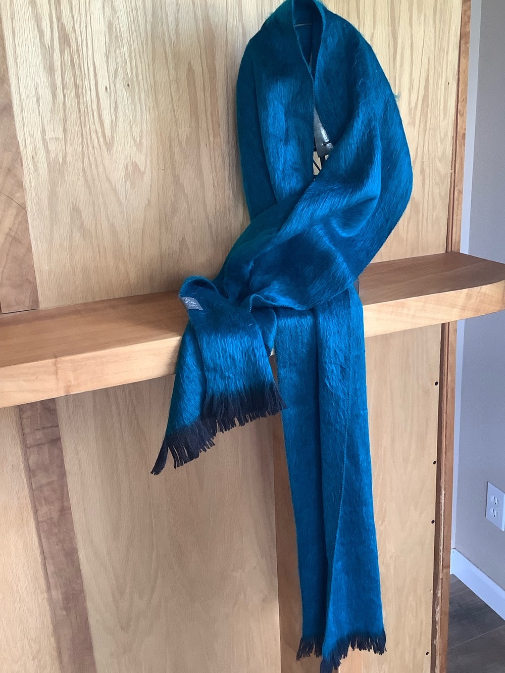 Uno Alla Volta Blue Topaz Alpaca Scarf. NWOT